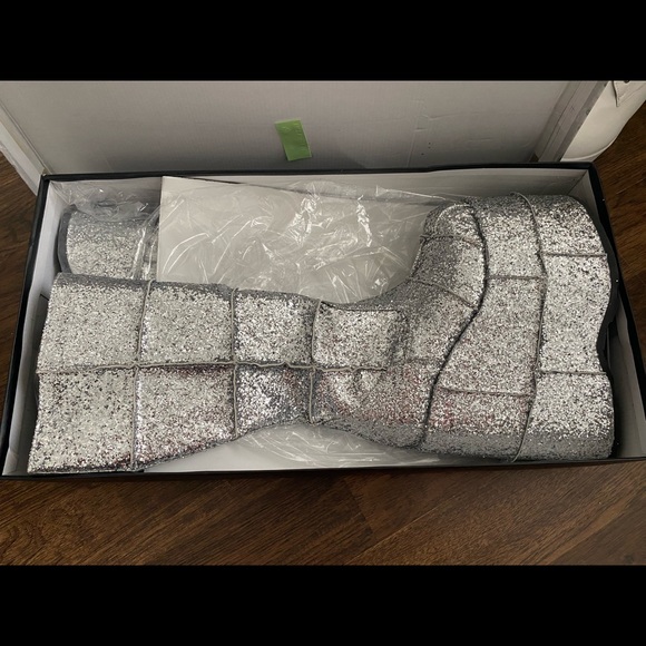 Demonia platforms, silver, size 8, never worn - Picture 2 of 2